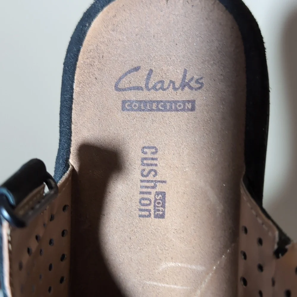 Sz 8 Clark's Black Wedge Sandals - Picture 6 of 8